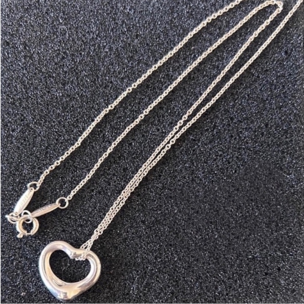 Tiffany & Co.®Elsa Peretti® AG925
16" Silver Heart Necklace